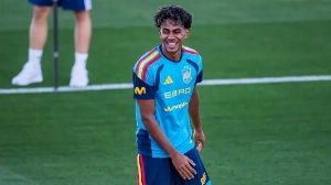 Notícias ao Minuto Brasil - Esporte - Yamal mira Bola de Ouro e meta ambiciosa: 'Quero ganhar mais cinco
