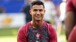 Notícias ao Minuto Brasil - Esporte - Cristiano Ronaldo é comparado a boxeador e futuro na seleção vira debate