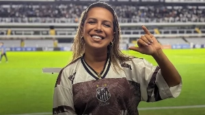 Notícias ao Minuto Brasil - Esporte - Morre Naty Potira, influencer torcedora do Santos, aos 39 anos