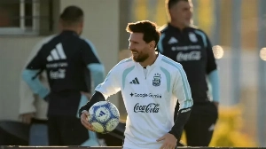 Notícias ao Minuto Brasil - Esporte - Messi constrói império de clubes e negócios para a vida após o futebol