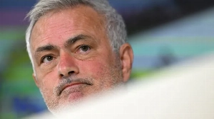 Notícias ao Minuto Brasil - Esporte - Mourinho se irrita com imprensa e sai em defesa de Mbappé: 