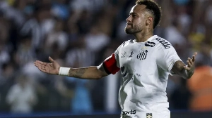 Notícias ao Minuto Brasil - Esporte - Neymar é exaltado por jornal após gols em Santos x Flamengo: 'Revoluciona o Brasileirão'