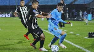 Notícias ao Minuto Brasil - Esporte - Atlético-MG leva sufoco no final, perde no Uruguai, mas vai à decisão da Sul-Americana