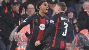 Notícias ao Minuto Brasil - Esporte - Premier League: Bournemouth goleia o Milan por 3 a 0