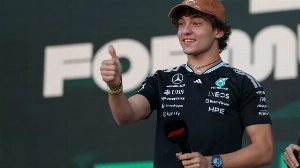 Notícias ao Minuto Brasil - Esporte - Kimi Antonelli vence GP dos EUA, mas não consegue título antecipado da F1