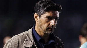 Notícias ao Minuto Brasil - Esporte - Palmeiras complica disputa pelo título; Abel se irrita: 