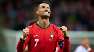Notícias ao Minuto Brasil - Esporte - Cristiano Ronaldo é eleito o melhor Bola de Ouro da história; entenda