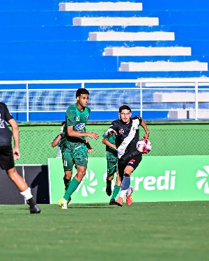 ge - Em jogo com 10 gols, Independência goleia Vasco-AC e vence a 1ª no Acreano Sub-20