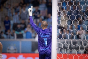 ge - Análise: de pulo em pulo, Weverton é o coelho da Páscoa do Grêmio e evita o pior contra o Remo