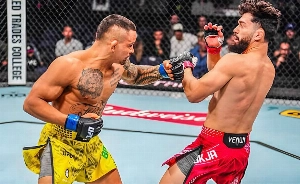 ge - Márcio 'Ticoto' Barbosa estreia com nocaute espetacular, leva bônus e brilha no UFC Canadá