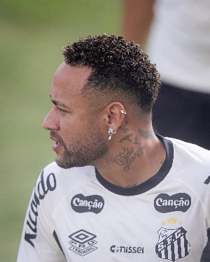 ge - Neymar desabafa após ficar fora de jogo do Santos com Ancelotti no estádio: 