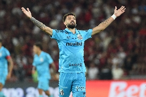 ge - Cruzeiro recebe proposta do Racing por Lautaro Díaz, emprestado ao Santos