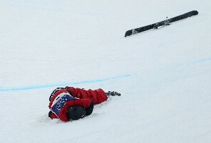 ge - Campeã olímpica cai no esqui freestyle halfpipe e fica desacordada em Milão-Cortina; veja