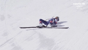 ge - Três meses após acidente nos Jogos Olímpicos de Inverno, Lindsey Vonn reaparece de bengala no Met Gala