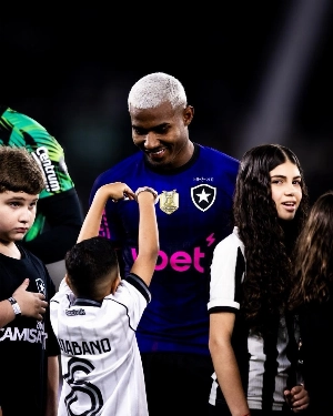 ge - Fã de Cuiabano, torcedor mirim do Botafogo expõe coração dividido antes do clássico contra o Vasco