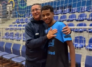 ge - Sobrinho segue os passos do tio ex-seleção brasileira e inicia carreira no futsal