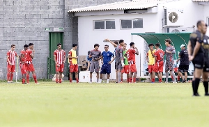 ge - Súmula aponta cabeçada, soco e chute de técnico contra árbitro em jogo do Sub-17
