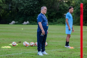 ge - Estreante na Copa, Curaçao anuncia volta de treinador a um mês do torneio