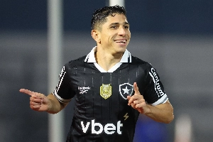 ge - Botafogo e Fluminense aguardam Savarino, que avalia opções antes de desfecho de negociação