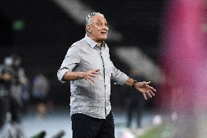 ge - Botafogo x Vasco: Tite se empolga com gol anulado, invade o campo e é expulso