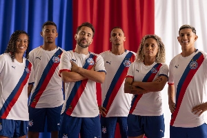 ge - Em vídeo com Evaristo de Macedo, Bahia lança novo uniforme principal para temporada de 2026