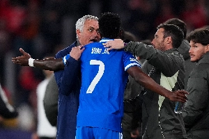 ge - Benfica se antecipa ao Real Madrid e tenta renovar com Mourinho, diz jornal