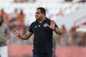 ge - Santa Cruz reencontra Leston Júnior e tem retrospecto equilibrado contra ex-técnico