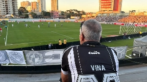ge - Vina reencontra pai e amigos em jogo no Paraná e marca gol importante para o Ceará