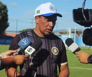 ge - Zé Augusto avalia duelo do Parnahyba com Maracanã e aguarda liberação de zagueiros do DM