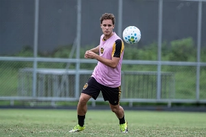 ge - Amazonas oficializa a contratação do meia Bernardo Paias, que chega por empréstimo do Santos