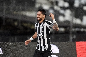 ge - Alex Telles abre o jogo sobre renovação com Botafogo: 