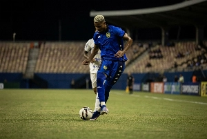 ge - Ryan Luka é oficializado nos Emirados e terá Balotelli e Douglas Costa como companheiros