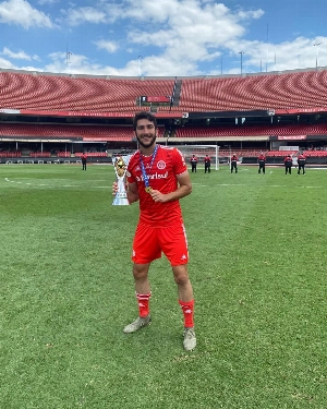 ge - Barra anuncia zagueiro campeão da Copinha pelo Internacional