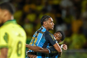 ge - Tetê passa por exames e deve ser desfalque do Grêmio contra o Mirassol