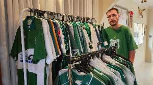 ge - Torcedor mantém coleção com mais de 130 camisas históricas do Uberlândia; veja modelos raros