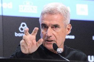 ge - Luís Castro critica primeiro tempo do Grêmio contra o Remo e admite preocupação com atuação ruim