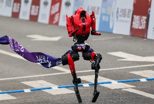 ge - Robô humanoide vence meia-maratona e supera recorde mundial humano pela 1ª vez