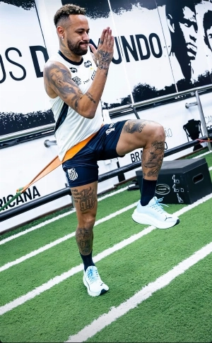 ge - Neymar vai ao CT e treina parte física em dia de folga do Santos