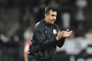 ge - Corinthians demite o técnico Lucas Piccinato do comando do time feminino