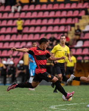 ge - Atacante assina contrato profissional com o Sport e multa ultrapassa R$ 300 milhões