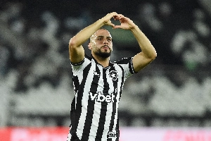 ge - Botafogo busca reposição para Arthur Cabral e freia transferência para o México