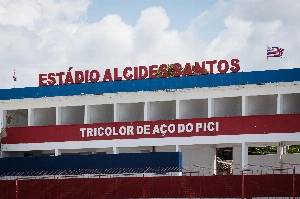 ge - Organizada do Fortaleza vai ao Pici e cobra elenco e diretoria após empate