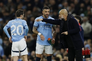 ge - Documentário revela choro de Guardiola após discussão com lateral inglês
