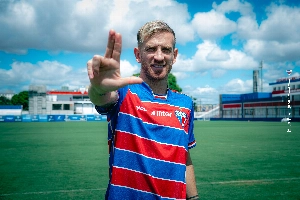 ge - Pedro Henrique é anunciado pelo Fortaleza e mostra leão tatuado nas costas