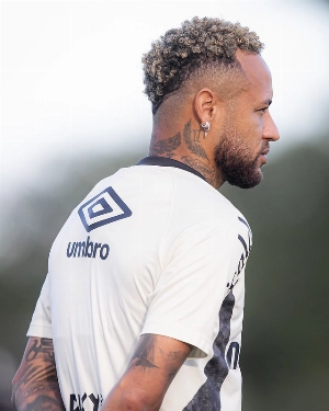 ge - Neymar se reapresenta ao Santos e faz exames no CT