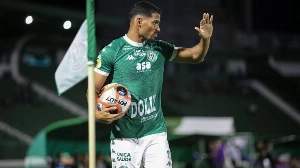 ge - Dúvida, Emerson Barbosa pode abrir rara vaga na lateral do Guarani