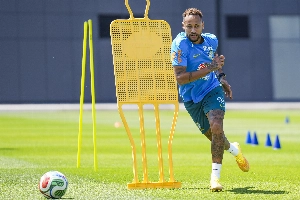 ge - Neymar treina em Nova Jersey e faz trabalho com bola com Alex Sandro; veja