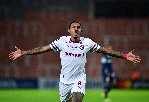 ge - John Kennedy volta à rotina de salvar o Fluminense no fim: 