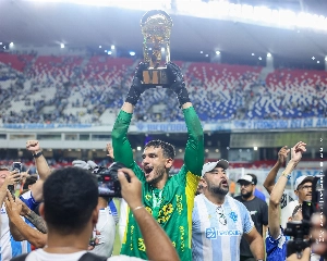 ge - Goleiro do Paysandu, Mesquita doa luva do título da Copa Verde a espaço Memória de Nazaré