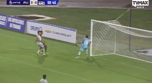 ge - Goleiro marca gol contra e companheiro faz grave acusação: “É um manipulador de partidas”; veja lance